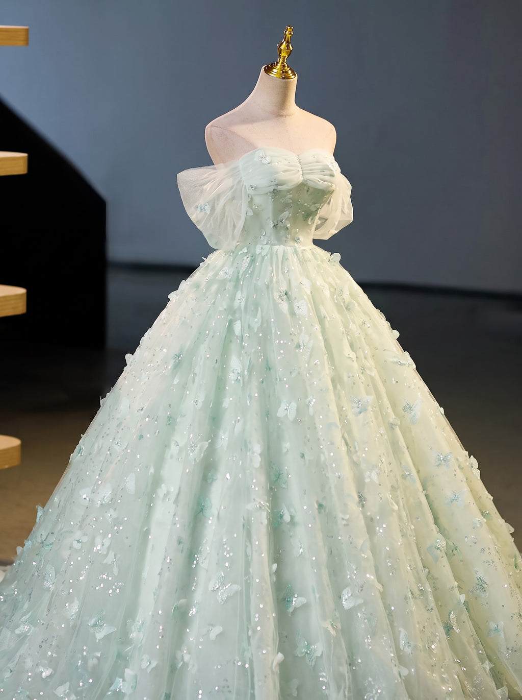 Robe de bal à manches bouffantes Mint Bloom